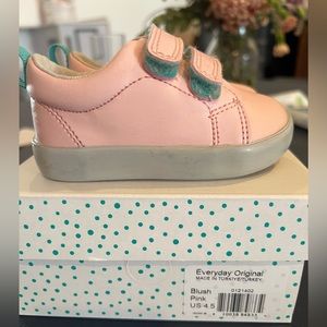 Ten Little Kids everyday shoes - size 4.5 - blush pink
